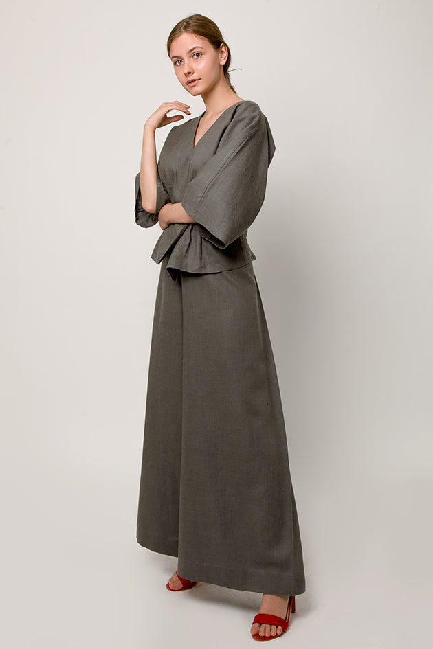 Model in total tiche look - Gray wrapover kimono top and gray pants - side look