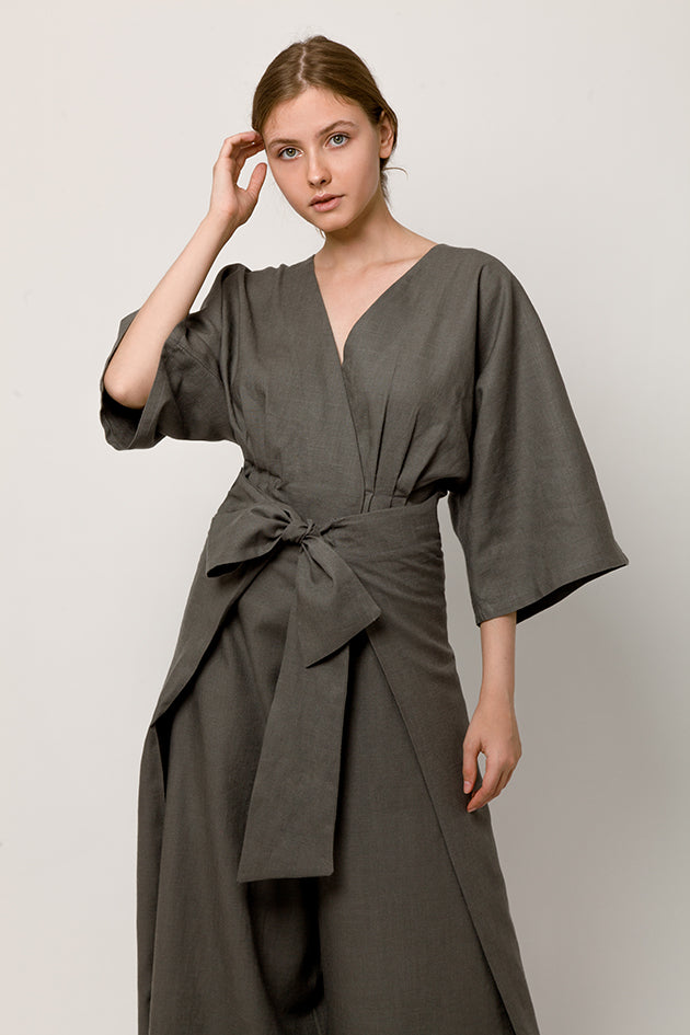 Model in  tiche  Gray wrapover kimono top