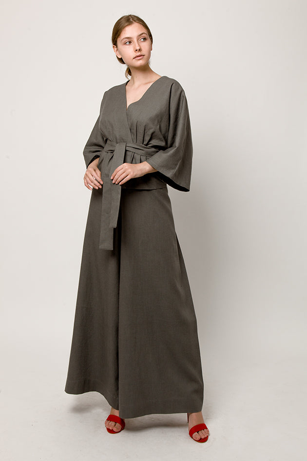 Model in tiche total gray look -  gray wrap pants and kimono top