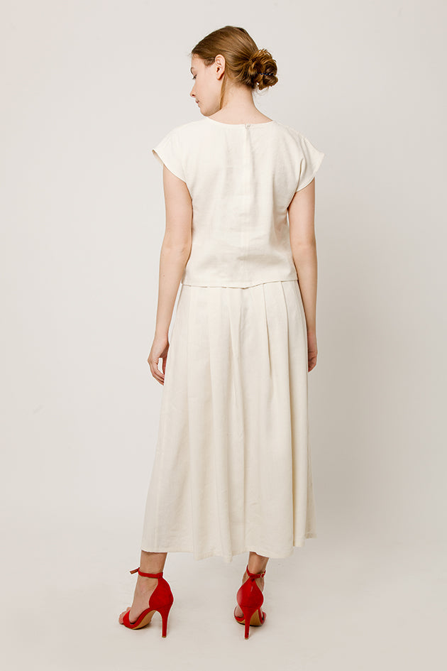 Total tiche white look - Linen-silk sleeveless white top and white skirt with hand-crafted buttons- back look